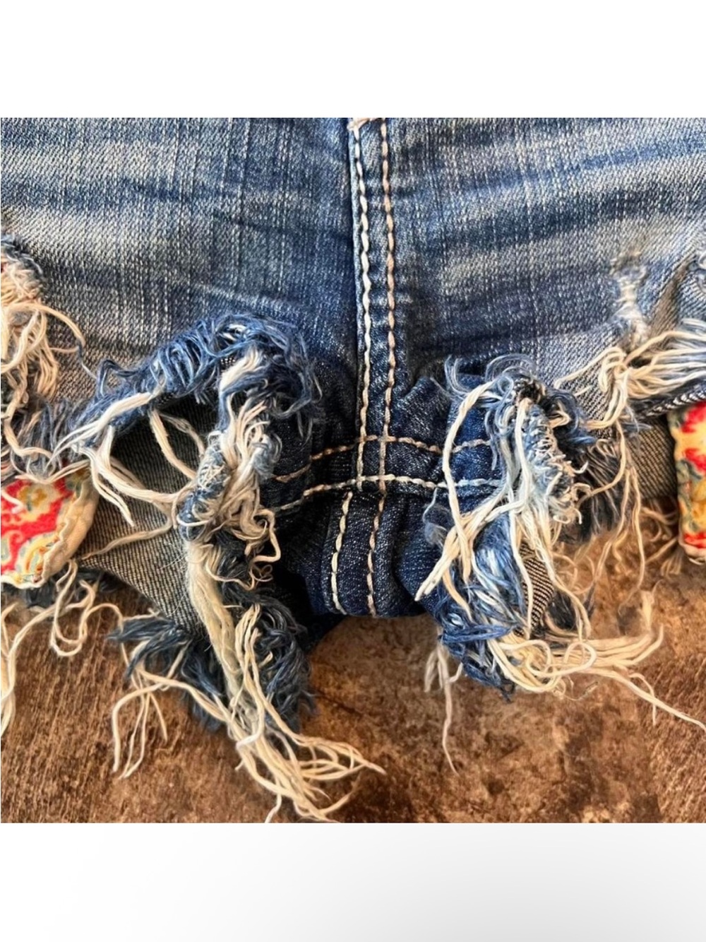 Daytrip Distressed Denim Short with Colorful Patch 25 - Picture 5 of 8